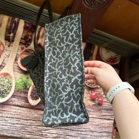 Coach x Disney 101 Dalmatians Canvas tote 69177 - Picture 8 of 10